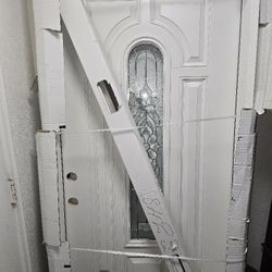 36" X 80"  New Front Door .$575.retail For $1199.  La Vendo A $640 .entrega Gratis Precio Regulzr $1199