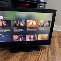 Sony Bravia 32” LCD HDTV KDL‑32S3000 w/ Remote & Stand