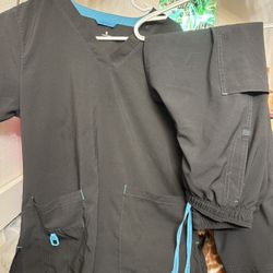 Women’s Carhartt Scrubs