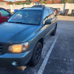 Toyota Hailander2006  Titulo LIMPIO 2 Dueños. 125mil Millas