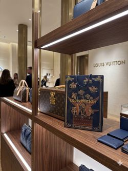 Louis Vuitton "Le Voyage des Lumières" Holiday Collection Gift Bag - Rare New