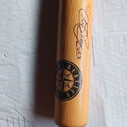 Signed Mariners Official Baseball Bat 20$