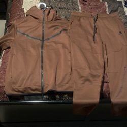 Nike Tech Fleece Hoodie And Jogger Set. 