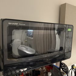 Sharp Microwave 1.4cu ft
