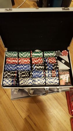 Poker chips in silver case