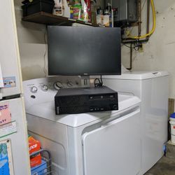 Lenovo ThinkCentre M72E SFF & 24" Monitor 