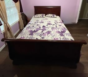 Moving sale - Queen sleigh bed & Dresser with mirror