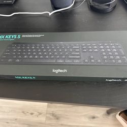 Wireless Logitech keyboard *BRAND NEW*