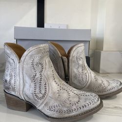 Embroidered Leather Ankle Boots size 6.5 Women’s m