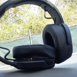 Very Impresive Pair Of Skullcandy Wireless Bluetooth Headphones