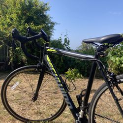 SCHWINN Phocus 1600 Road Bike - Lightweight Aluminum Frame, 16-Speed, and Carbon Fiber Fork