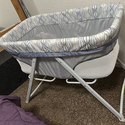 Baby folding bed