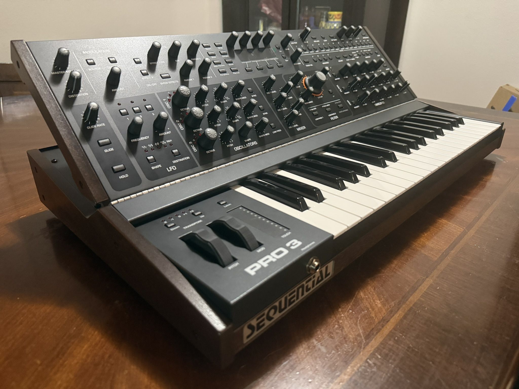 Sequential - Pro 3 SE (Special Edition) - Analog/Hybrid Multi-filter Synthesizer