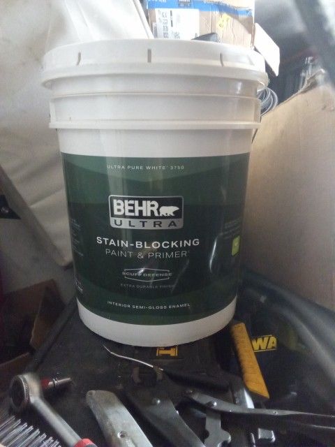 Behr Ultra Pure White Paint And Primer 5 Gallon