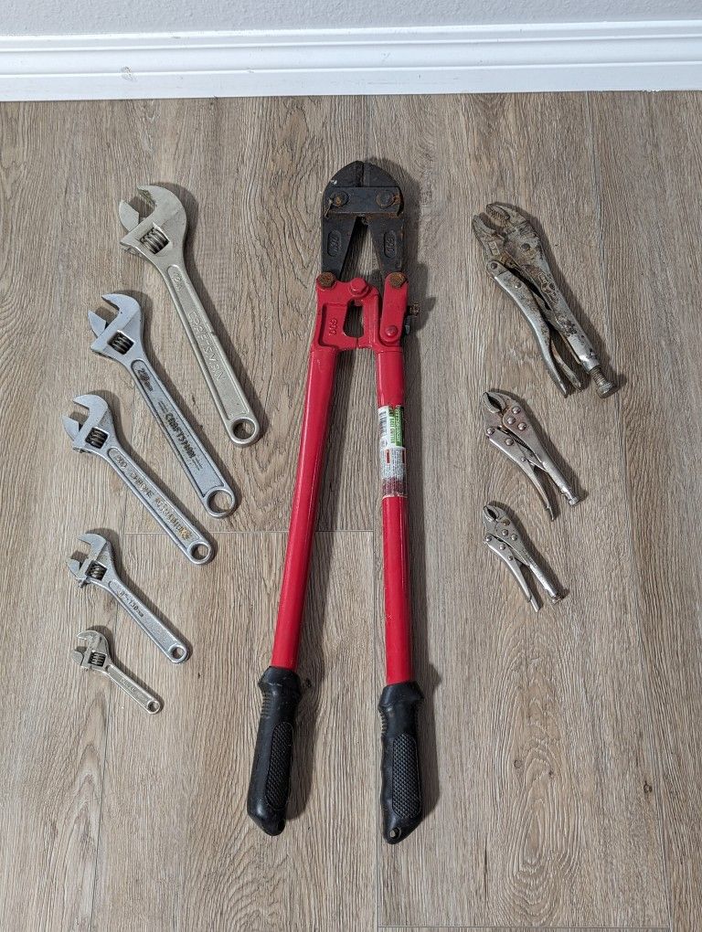 Lot of tools: 24" Bolt Cutter, Locking pliers and Adjustable wrenches 