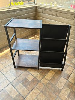 Record player table with vinyl holders