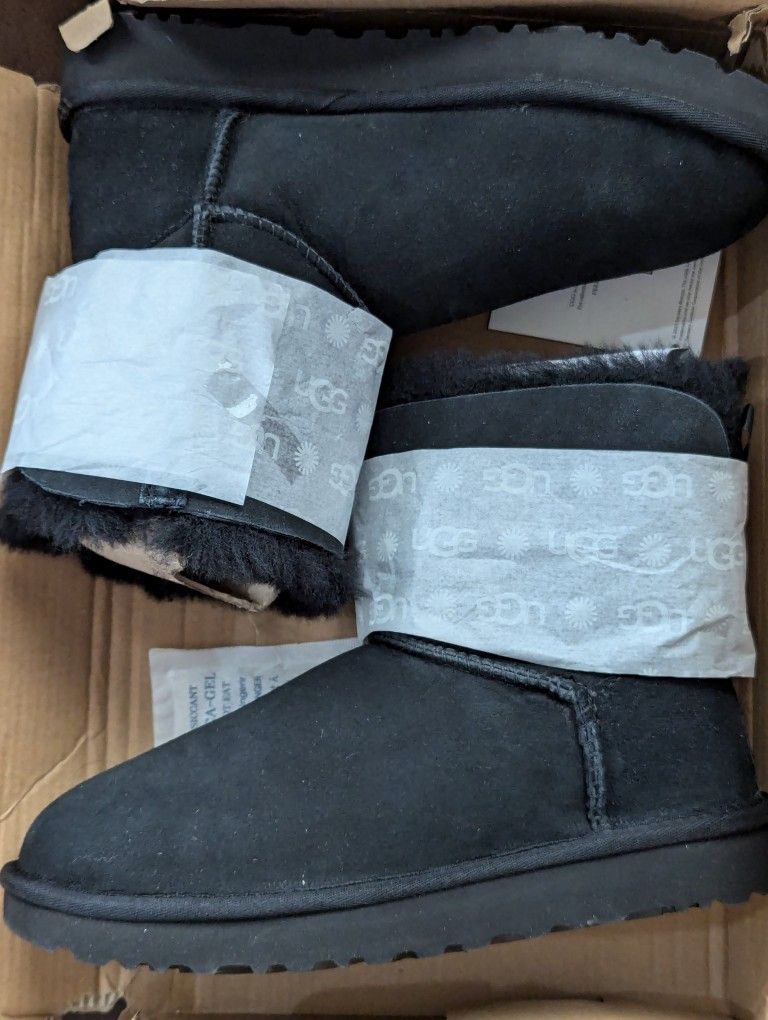 Ugg Size 6 Black Mini Bailey Bow II Boots NEW