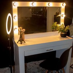 SMALL VANITY 