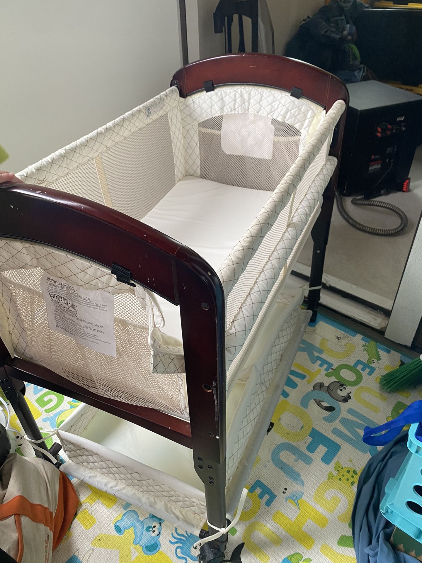 Concepts Cambria co sleeper Bassinet