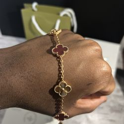 *BEST OFFER* – Rose Gold & Red Clover Charm Bracelet – 7.5in