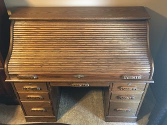 Oak Rolltop Desk.