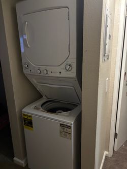 GE 2.3-cu ft Top load Washer and 4.4-cu ft Stacked Laundry Center ( White )- power source- (Gas)