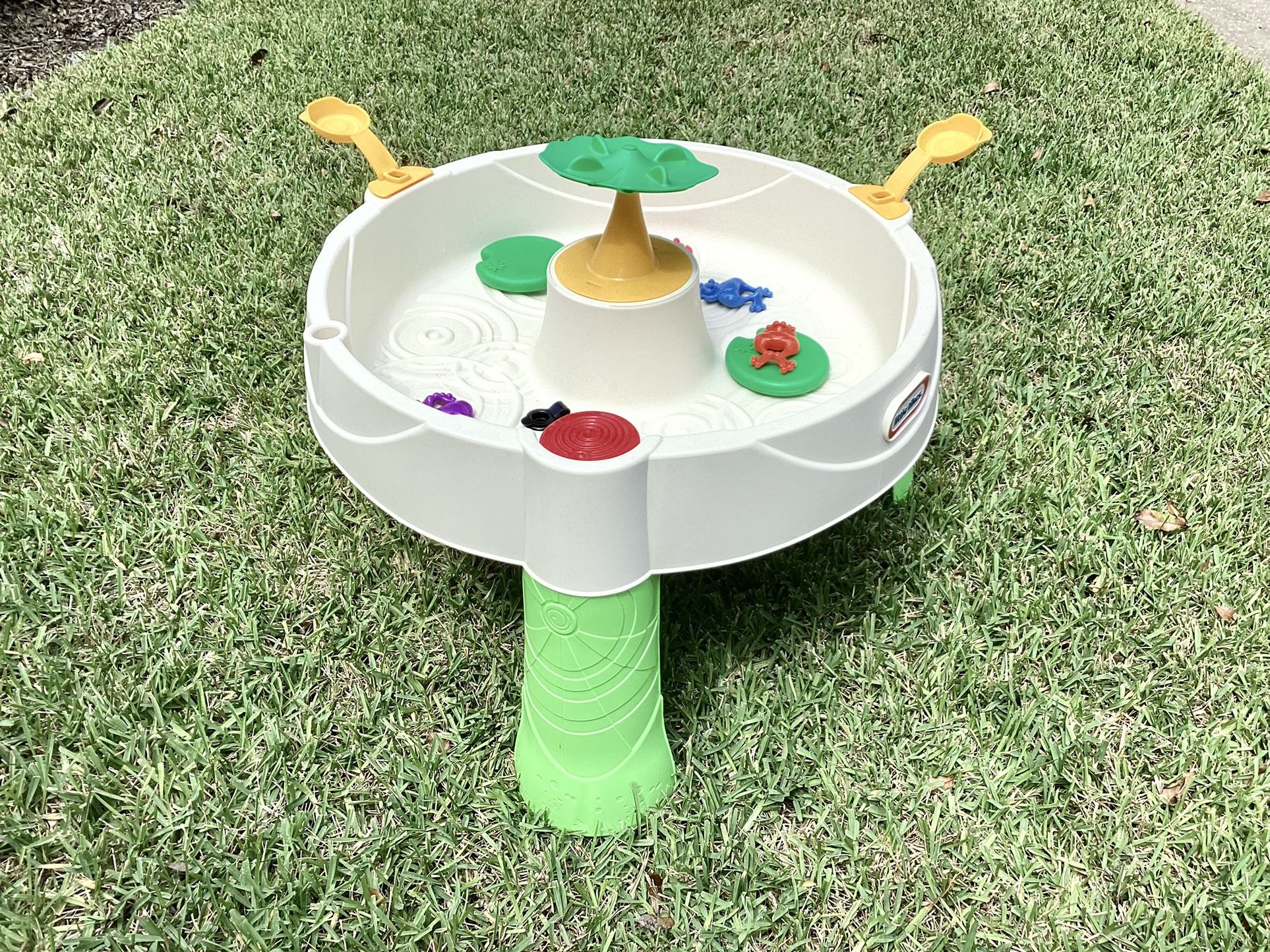 Little Tykes Frog Pond Water Table