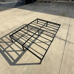 Queen Size Metal Platform Bed Frame 