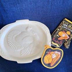 Beautiful Ceramic Turkey Platter And Thanksgiving Potholder Set