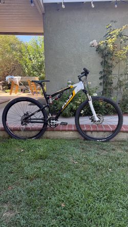 2011 Fuji Outland 29er 3.0 Full Suspension Mountain Bike