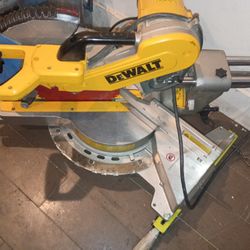 DeWalt Saw