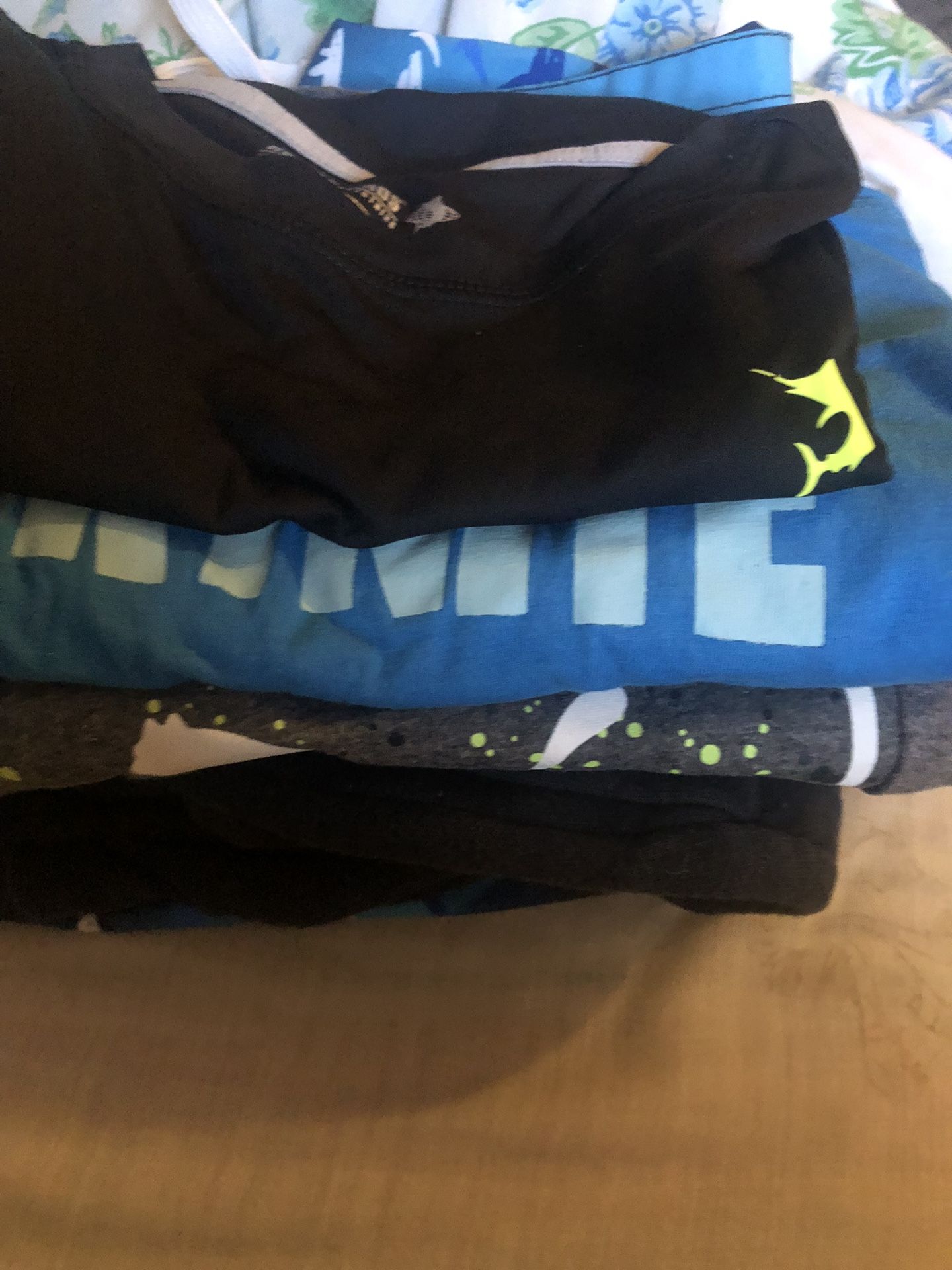 Boys 10/12 Bundle 3 T Shirts 1 Bathing Suit 1 Jogger Fleece Under Armor