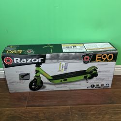 Razor E90 Scooter