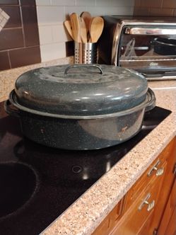 (2) 18" Oval Roasting Pan Great For Turkey 🦃, Chicken 🐔, $30. Each
