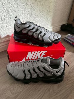 Vapormax gray with black Nike