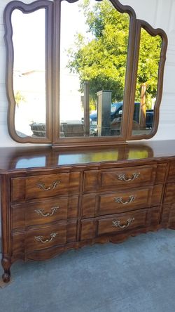 Thomasville dresser and mirror for Buffet