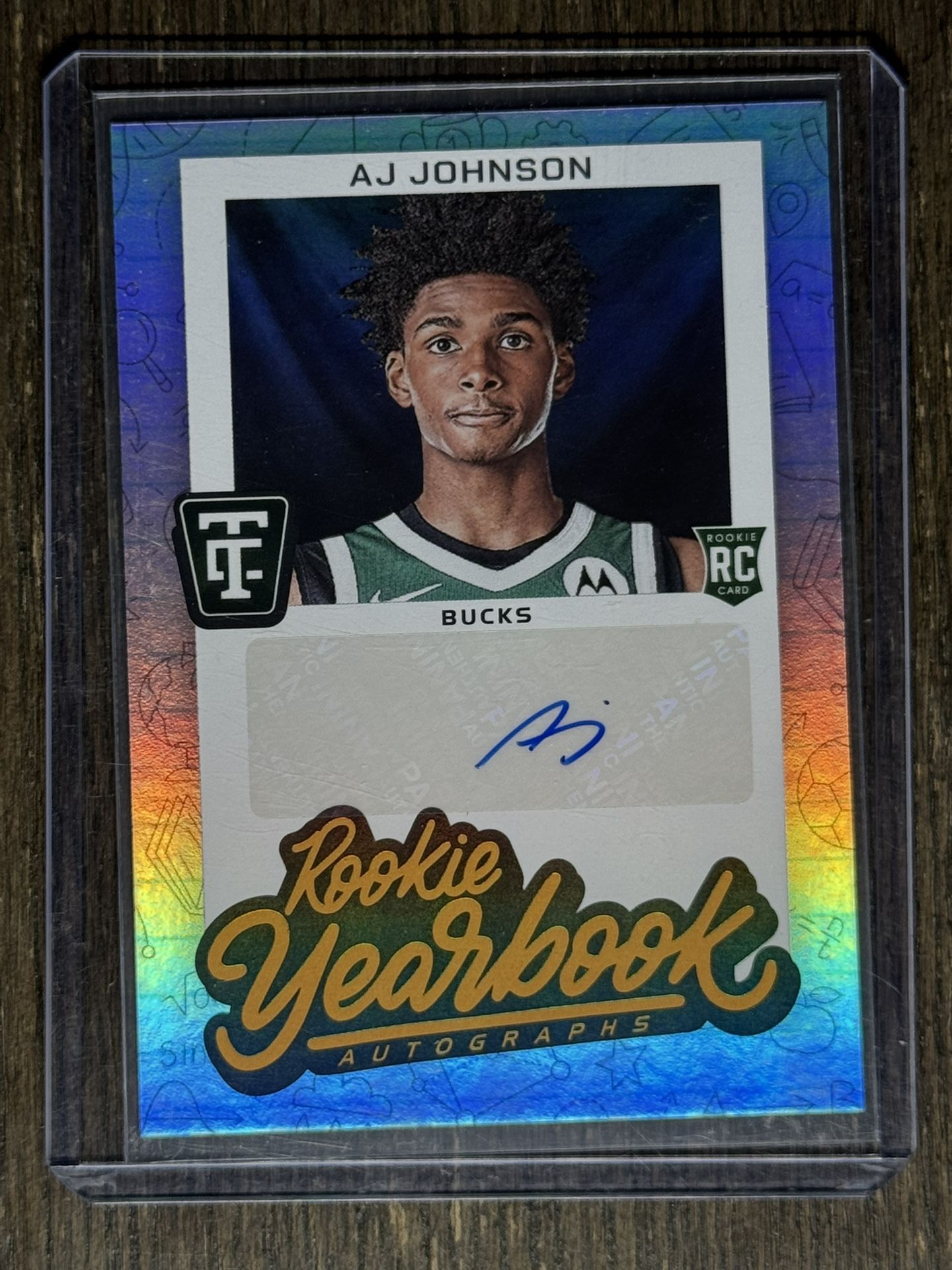2024-25 Totally Certified AJ Johnson Rookie Yearbook Auto RC #25 Bucks