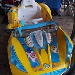 Baby Shark Rideing Car
