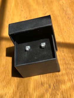 VVS1 Moissanite Stud Earrings