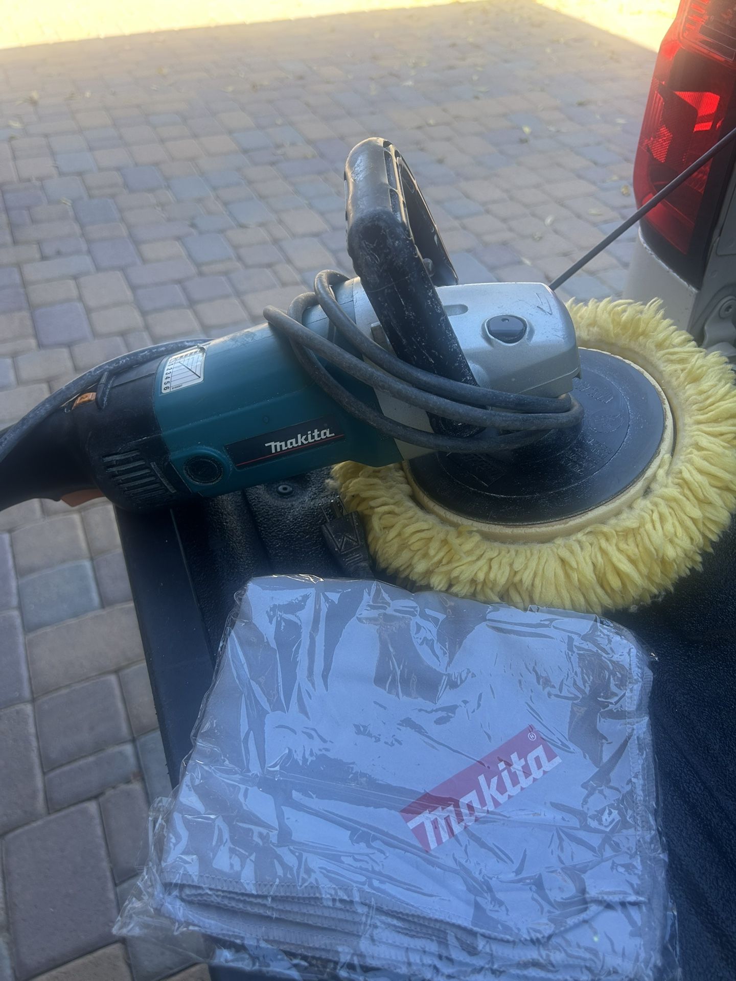 MAKITA 7” 9227C High Powered Buffer/polisher