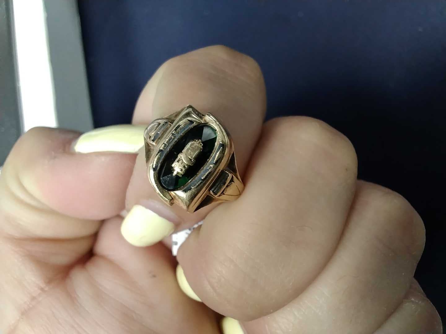 Women's Ring - High School Ring - Yellow Gold 10k (.417) 5.5 grams Size 7