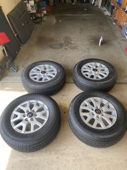 Toyota Tacoma rims and tire 17’