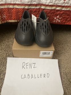 Yeezy Foam Rnr Size 9k Infants