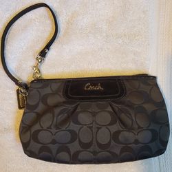 Coach Cluch/wristlet Purse