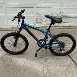Stone Mountain Huffy Blue And Black Kids Bike 