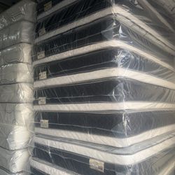 🌟✨Mattress Pillow Top All Sizes ✨🌟 ☑️ 12” inches tall 🟦All sizes 🛏💤 🟩Same day delivery available🚛 🟠Queen sizes  🟡Full sizes  🟢Twin sizes  🔵