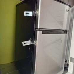 Mini Fridge With Freezer 