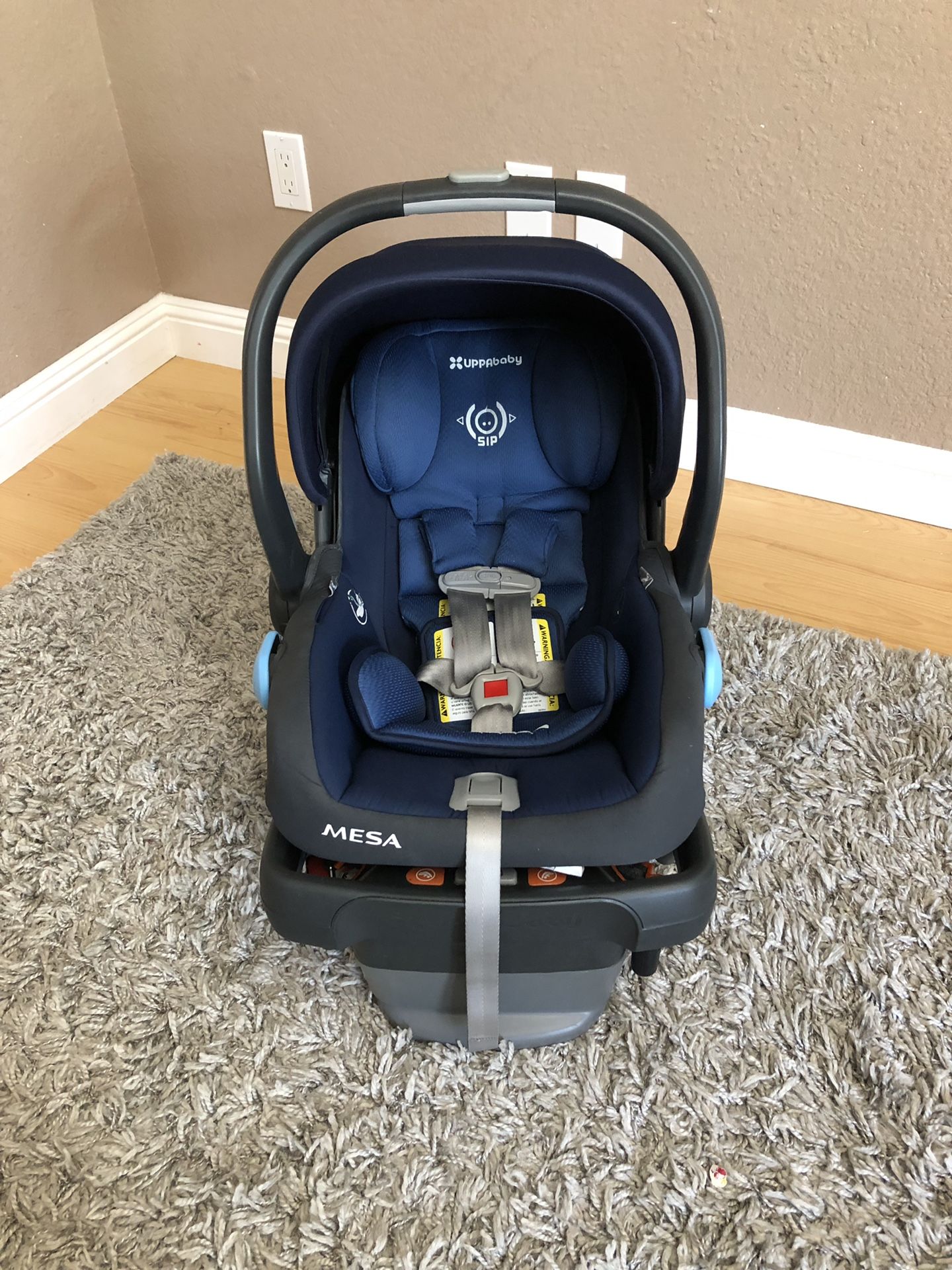 Uppababy Mesa car seat (excellent condition)