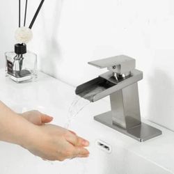 Single Hole Single-Handle Bathroom Faucet in Chrome F57 $30