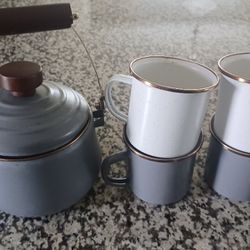 Barebone Enameled KETTLE And 4 CUPS